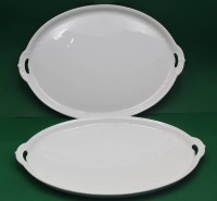 Auktion 366<br>2x grosse, schwere Fleischplatten "F&uuml;rstenberg", weiss, Reliefdekor am Rand und an den Henkeln, wohl Ende 19.Jhd, 45x31 cm