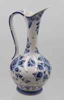 Auktion 366<br>Henkelkrug, Pyramide Delft, Stand leider bestossen, ca. H-30cm