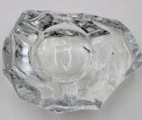 Auktion 366 / Los 10063 <br>schwerer Ascher, farbloses Glas, ca. H-5,5cm B-16cm