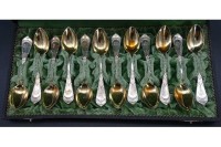 Auktion 366<br>Kaffeel&ouml;ffel Set bestehend aus 12 L&ouml;ffel , Silber 800 Halbmond u. Krone Punziert , Monogramm E B , Laffe vergoldet , L- 11,2 cm,  150 gr., in Kasten