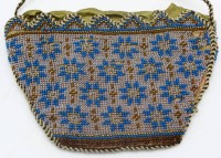 Auktion 366 / Los 13009 <br>kl. Perlstickbeutel, kurze Naht offen,  16x11 cm