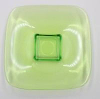 Auktion 366 / Los 10066 <br>Kunstglasschale, gr&uuml;nes Glas, H-4,5cm B-22cm
