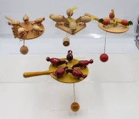 Auktion 366<br>4x russisch. Holzspiele, Pickv&ouml;gel, teilw. bemalt, ca. D-15cm