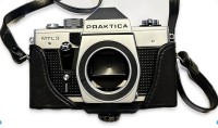 Auktion 366<br>PRAKTICA MTL3 Kamera, o. Objektiv, in Tasche, Funktionen nicht gepr&uuml;ft, Alters &amp; Gebrauchsspuren