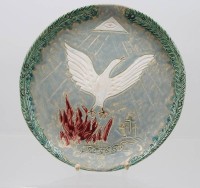 Auktion 366 / Los 15146 <br>Platte mit Friedenstaube, K&uuml;nstlerplatte, monogrammiert "AB'89", D-26,5cm