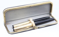 Auktion 366<br>Set Montblanc, MEISTERST&Uuml;CK Nr.74 F&uuml;ller und Kugelschreiber Nr.78, in Etui, Kappen mit Namensgravuren, Gebrauchsspuren