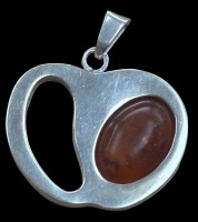 Auktion 366<br>grosse Silber -925-Designer-Anh&auml;nger mit Bernstein, schwer lesbar  bezeichnet "KRZAK"?, 4,5x4,5 cm, 19,2 gr.