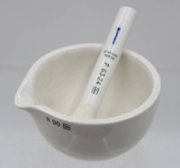 Auktion 366<br>Porzellan-M&ouml;rser, KPM Berlin, Wei&szlig;porzellan, ca. H-5,5cm D-10,5cm