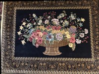 Auktion 366 / Los 13015 <br>Seide Wandteppich mit Blumenkorb "Sultani" 10x10 Knoten/cm, 052x66x0,34 cm, mit Zertifikat und Rechnung (5000 Euro, 2012)