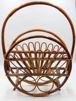 Auktion 366 / Los 14017 <br>Italienischer Zeitschriftenhalter aus Korbweide, 60/70er Jahre, ca. H-68cm B-52cm