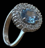 Auktion 366<br>Silberring-925-, blauer Centerstein, umringt von klaren Steinen, RG 55, 4,2 gr