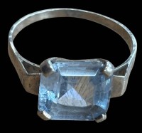 Auktion 366<br>Silberring mit hellblauen Stein, RG 62, 2,8 gr