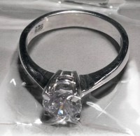 Auktion 366<br>Silberring-925- mit gr. klaren Stein, ungetragen aus Ladenaufl&ouml;sung, in Cellophant&uuml;te, ca 3 gr