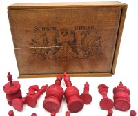 Auktion 366<br>Schachspiel, 32 Figuren in Holzkasten, Knochenschnitzerei, 3 besch&auml;digt