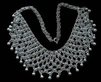 Auktion 366<br>2x Colliers, 1x versilbert, 1x vergoldet (Gesichtsabdeckung??)