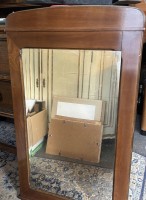 Auktion 366 / Los 14018 <br>Wandspiegel in Holzrahmen um 1920,  101x61 cm