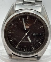 Auktion 366<br>HAU "Seiko 5" automatic, Werk l&auml;uft, orig. Stahlband, Glas stark zerkratzt