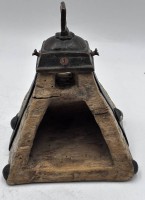 Auktion 366<br>antiker  Gaucho Steigb&uuml;gel,Holz beschnitzt, Altersspuren, H-19 cm,B_14 cm