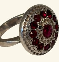 Auktion 366<br>Silberring mit roten Steinen, RG 57, 8,9 gr