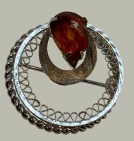 Auktion 366<br>runde Silber-925- Brosche mit braunen Stein, D-ca. 2,5 cm, 3,8 gr