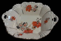 Auktion 367 / Los 8009 <br>rechteckige Art Deco Schale, Blumen-und Reliefdekor, Sitzendorf, 6x30x26 cm