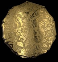 Auktion 367<br>gr. Puderdose, Messing,, florales Dekor, guter Zustand, D-ca. 8,5 cm