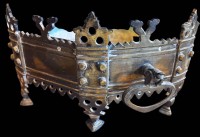 Auktion 367<br>T&uuml;rkei/Persien Kohleofen, sog. "Mangal" Messing/Kupfer,. 18/19.Jhd., tw. vernietet, Wandungen einzeln gegossen, 8-eckig, H-ca. 15 cm, D-31 cm, Gebrauchsspuren,