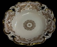 Auktion 367<br>runde Kuchenschale mit Goldstaffage "Weimar" Handarbeit, H-4,5 cm, D-25 cm