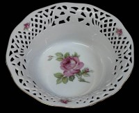 Auktion 367 / Los 8021 <br>runde Durchbruchschale mit Rosendekor, Schumann, H-7 cm, D-20 cm