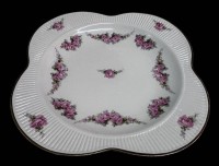 Auktion 367 / Los 9012 <br>geschweifte Schale mit Rosengrilanden, Stabrippen, "Max Roesler" D-30 cm