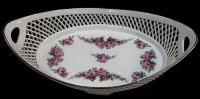 Auktion 367 / Los 9014 <br>ovale Brotschale mit Durchbruchrand "Max Roesler", Rosendekor, H-8 cm, 29x16 cm