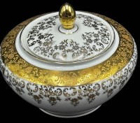 Auktion 367<br>kl. Deckeldose "Elfenbein Porzellan" Goldstaffage, H-9 cm, D-13 cm