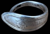 Auktion 367<br>Silberring-800- aus Mocca-L&ouml;ffelstiel, Ziermonogramm, Schiene offen5,7 gr