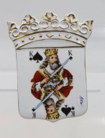 Auktion 367<br>Dose mit Spiekartenblattdekor, K&ouml;nig, Tettau, ca. H-5,5cm L-14cm