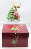 Auktion 367 / Los 8035 <br>gr. Weihnachts-Elch, Hutschenreuther, orig. Karton, ca. H-30cm
