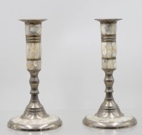Auktion 367<br>Leuchterpaar, Perlmuttauflagen, &auml;lter, ca. H-17,5cm