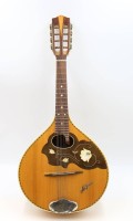 Auktion 367<br>Mandoline, Sinfonia, um das Schalloch florale Verzierung mit Einlage, L-60cm, guter Zustand
