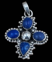 Auktion 367<br>Silber-Anh&auml;nger, Kreuz mit Lapis Lazuli, H-4 cm, 8,1 gr.