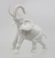 Auktion 367 / Los 8047 <br>Elefantenfigur von Kaiser, Wei&szlig;porzellan, leider am Schwanz bestossen, ca. H-15cm