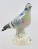 Auktion 367 / Los 9033 <br>Taube von Cortendorf, 60er Jahre, Unterglasurfarben, ca. H-20cm