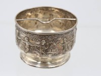 Auktion 367 / Los 11009 <br>800er Zuckerschale, umlaufend Reliefdekor, Kinderreigen , 93,4gr., ca. H-5,3cm D-7,5cm