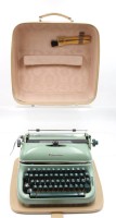 Auktion 367<br>Schreibmaschine, Optima Elite 3 in Pastellgr&uuml;n, sehr gute Erhaltung