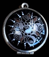 Auktion 367<br>emailliertes Medaillon, wohl nur versilbert, D-3 cm