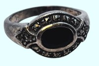 Auktion 367<br>Silberring-925-, schwarzer Lagenstein mit Markasiten, RG 55, 4,7 gr