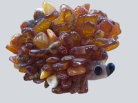 Auktion 367 / Los 15044 <br>kl. Bernstein-Igel auf Muschel, , H-5 cm, L-7 cm51,5 gr