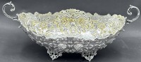 Auktion 367 / Los 11019 <br>grosse ovale Silberschale-800-, Durchbruchrand mit Blumenmuster, H-11 cm, L-38 cm, 17 cm, 639 gr.