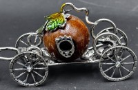 Auktion 367<br>Vintage Cinderella Kutsche, Silber-800-, tw. emailliert, H-4 cm, L-10 cm, 41 gr.