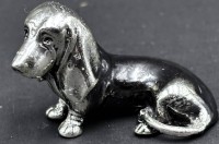 Auktion 367 / Los 11032 <br>liegender Dackel, Silber, H_2,5 cm, 12 gr