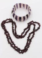 Auktion 367<br>Amethyst-Zugarmband und Granathalskette, endlos