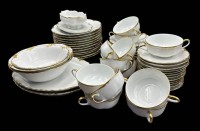 Auktion 367<br>Speiseservice "Hutschenreuther" mit Goldrand, 12x Teller, 12x Suppentassen mit U.T., 12 kl. Mittelteller, Sauciere, 2 Platten, 3 Schalen, 54 Teile